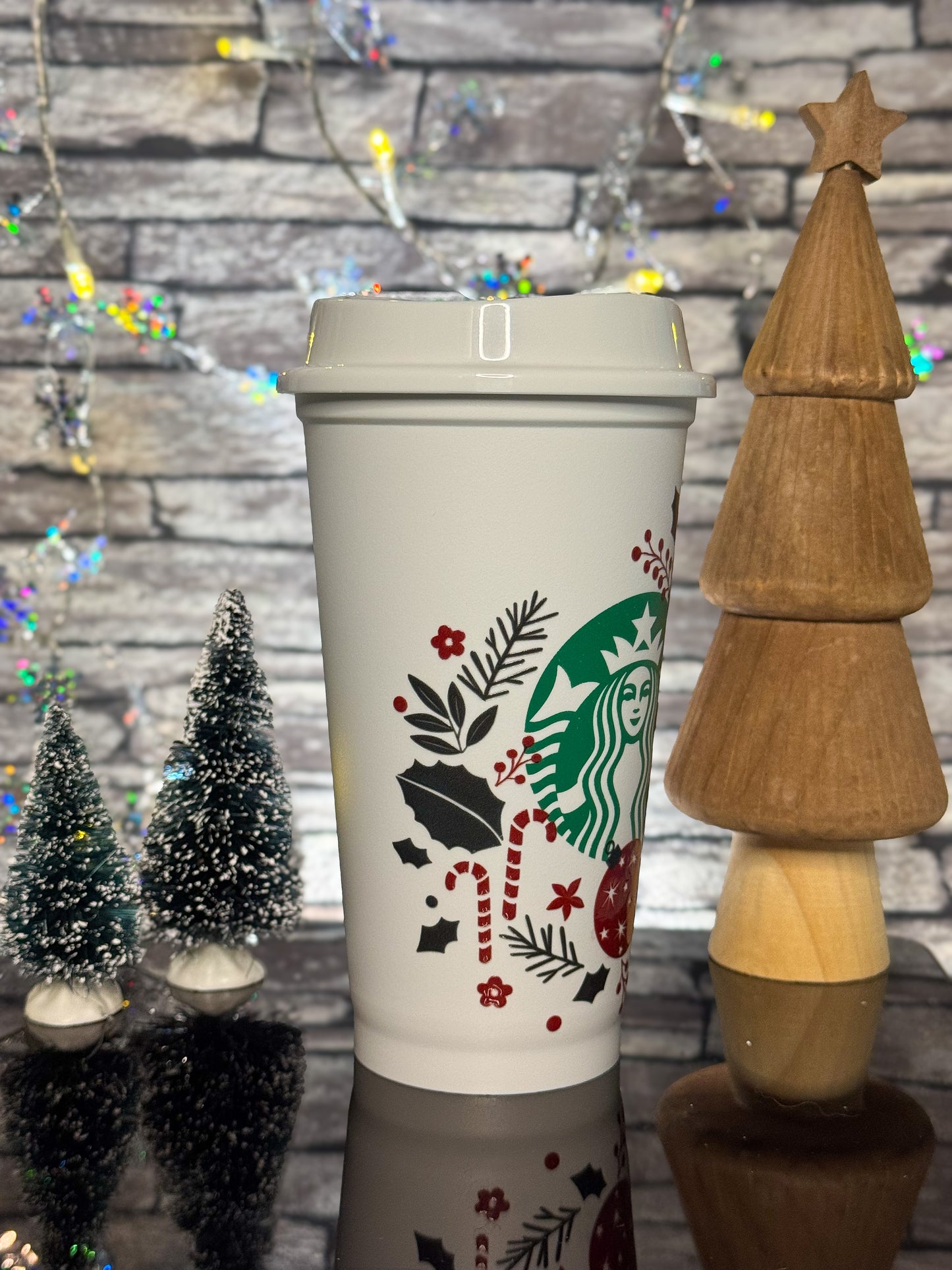 Christmas Wreath - Christmas Baubles | Travel Cup