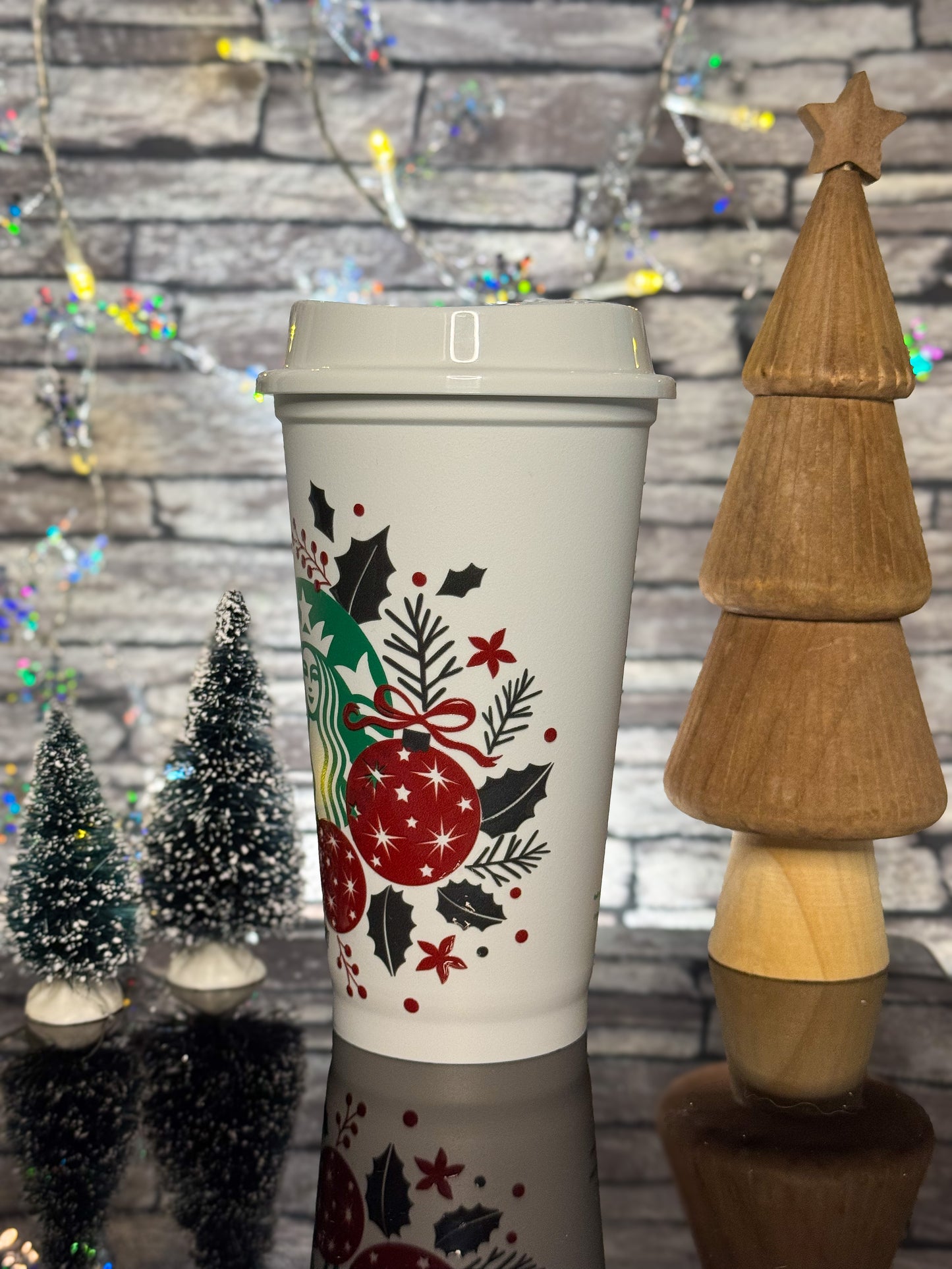 Christmas Wreath - Christmas Baubles | Travel Cup